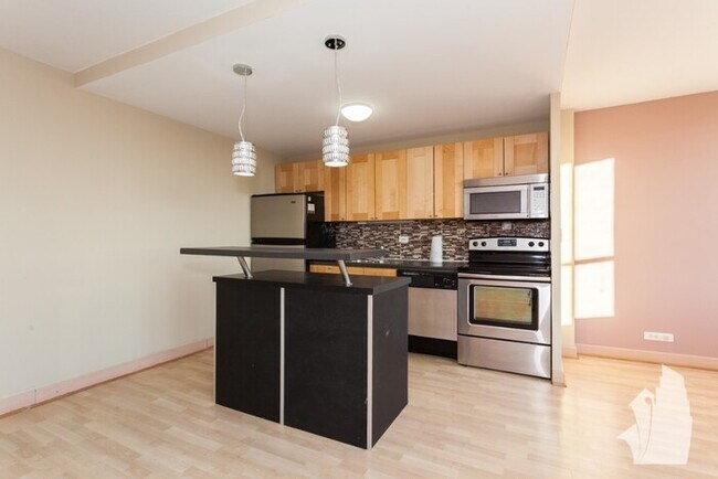 Building Photo - Fantastic 1 bedroom in Lakeview available ...