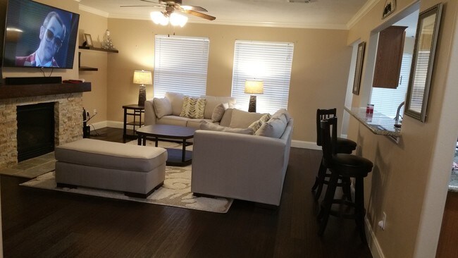 Foto del edificio - 4519 Edgeview Rd