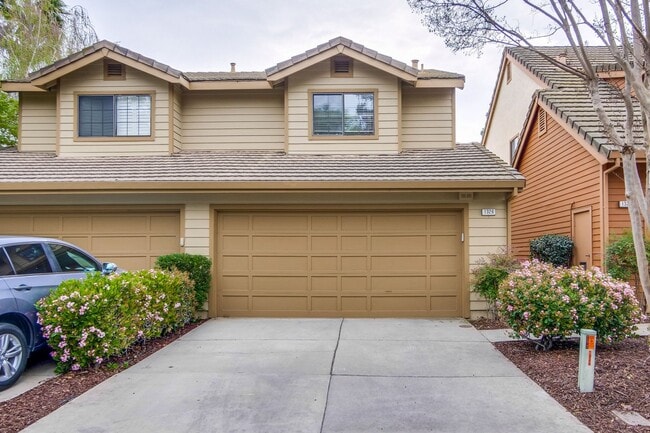 Building Photo - Desirable Hamilton Place Cottages Townhome...
