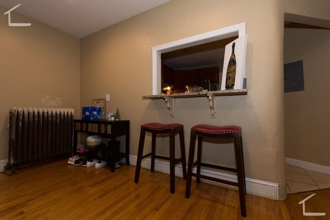 Foto del edificio - HOT BROOKLINE LISTING!!!!!