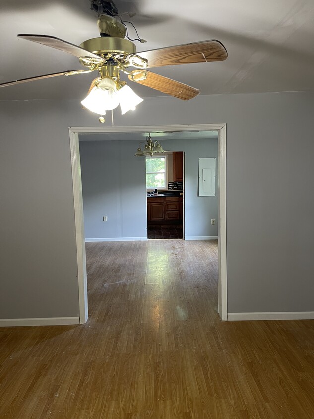 Primary Photo - 343 Fern St
