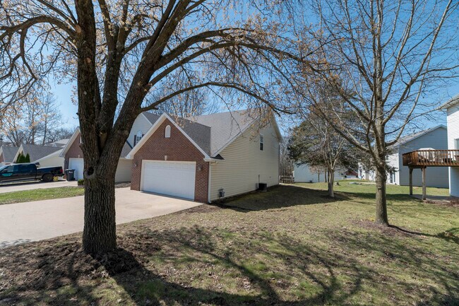 Foto del edificio - 13 Yorkshire Dr