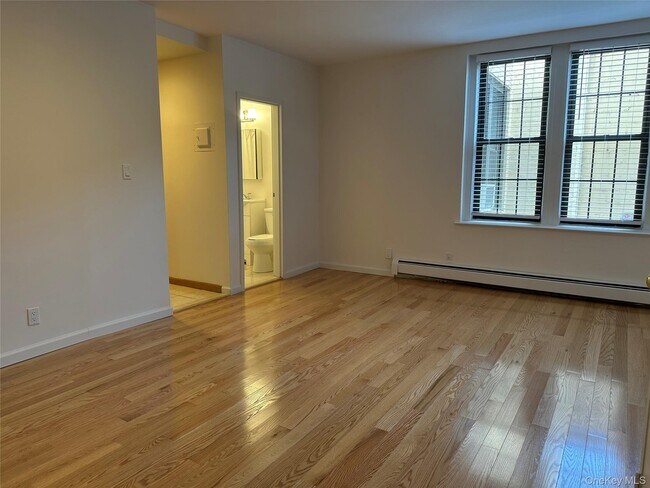 Foto del edificio - 310 Riverside Blvd
