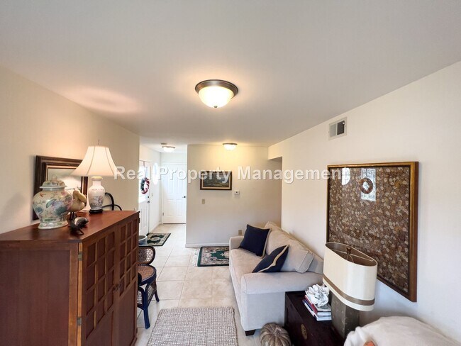 Foto del edificio - LEASE PENDING -  2 Bedroom/ 2 Bathroom Pis...