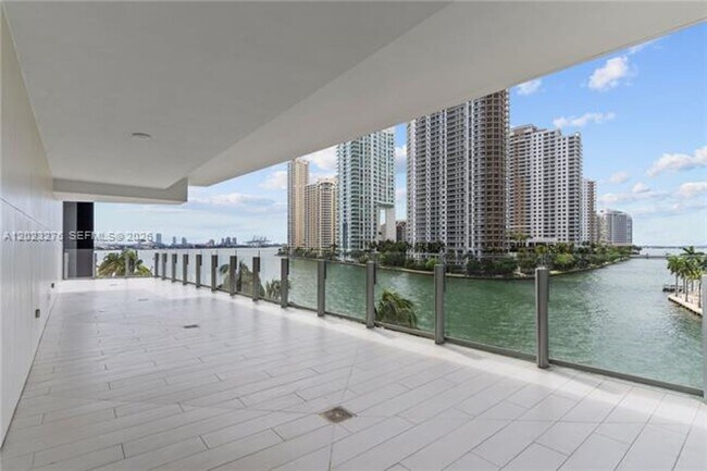 Foto del edificio - 300 Biscayne Blvd Way