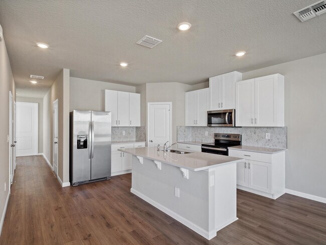 Building Photo - 5745 SE Edgewater Cir