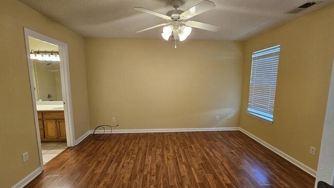 Foto del edificio - 2748 Maggie Woods Pl