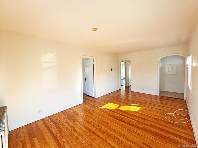 Foto del edificio - 495 Montauk Hwy