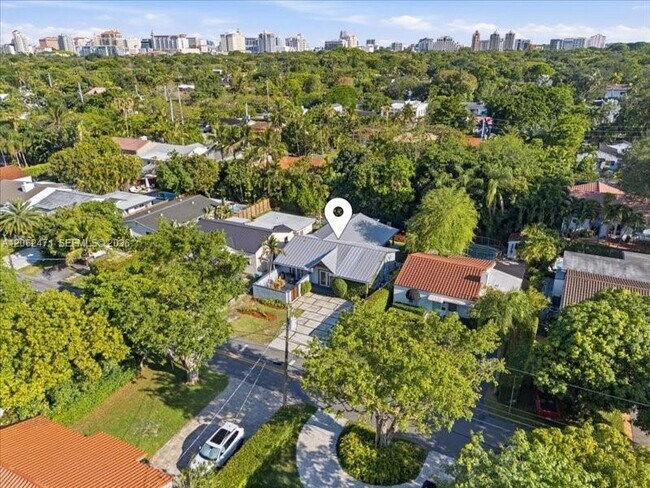 Foto del edificio - 4628 SW 10th St