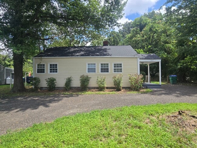 Building Photo - 1025 Bradley Ln