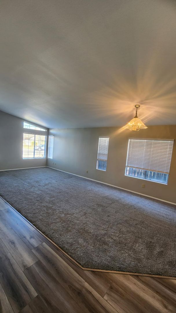 Foto del edificio - 24349 Heron Rd