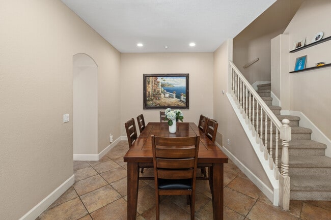 Building Photo - 16140 Av. Venusto