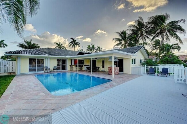Building Photo - 681 Marine Dr