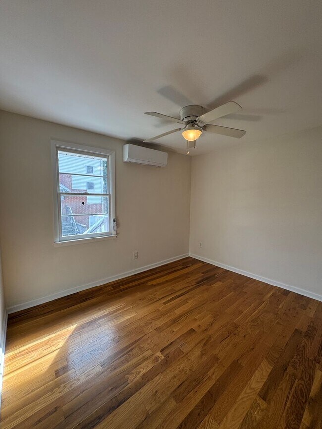 Foto del edificio - 1036 Seymour Ave