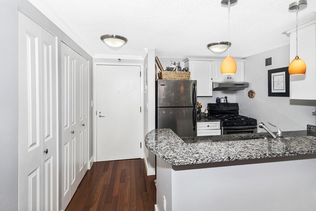 Primary Photo - 42 8th St