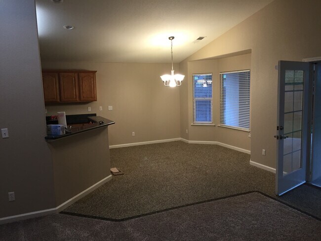 Foto del edificio - Spacious 4/2 Near Central High School