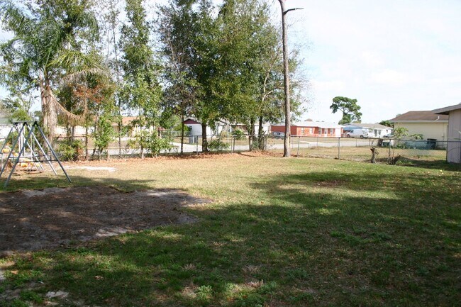 Foto del edificio - 3 br, 1.5 bath House - 6713 LODGE AVENUE