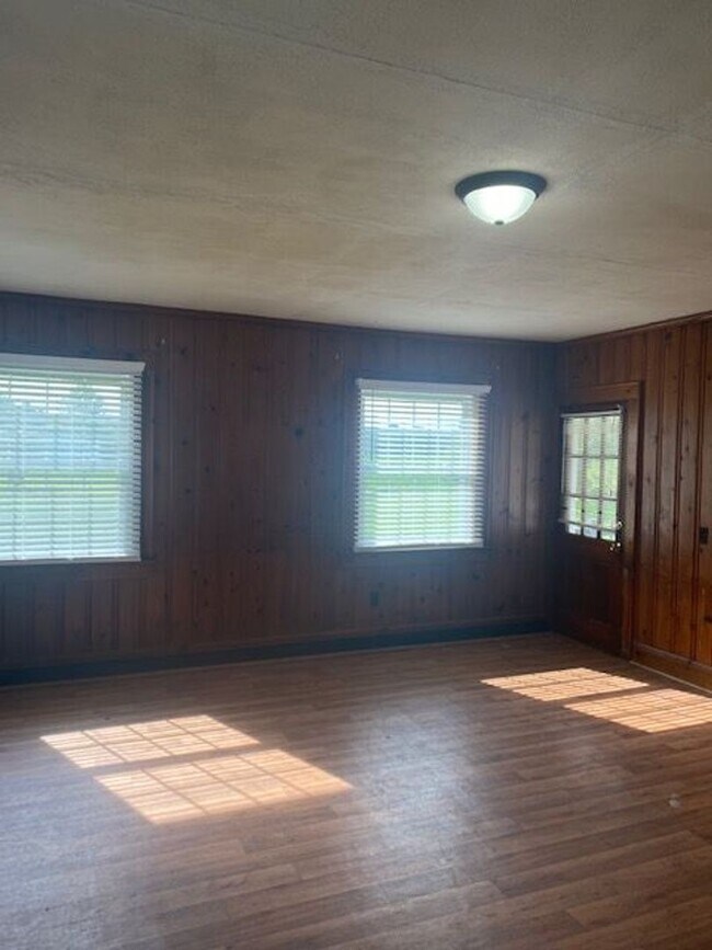 Foto del edificio - Great 4 bedroom in the country