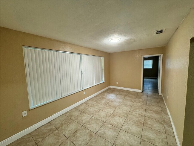 Foto del edificio - 2091 Oleander Dr