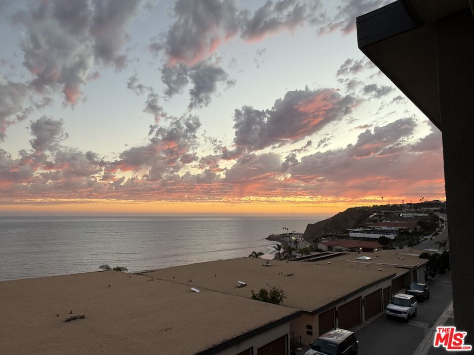 Foto principal - 18071 Coastline Dr