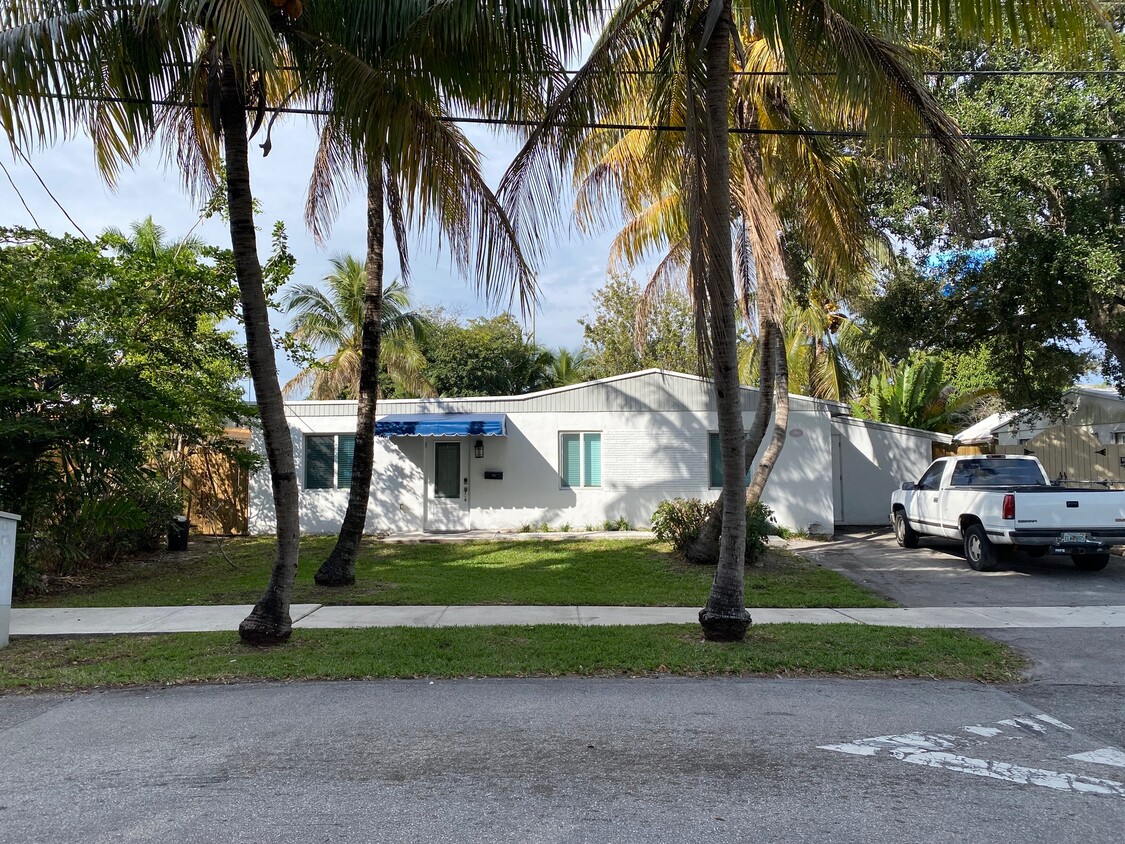 Primary Photo - 2306 N 28th Ave