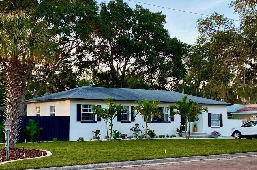 Primary Photo - 1600 Pasadena Dr