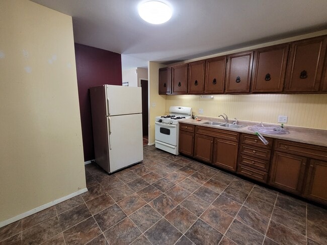 Building Photo - 3107 Ridgewood Dr