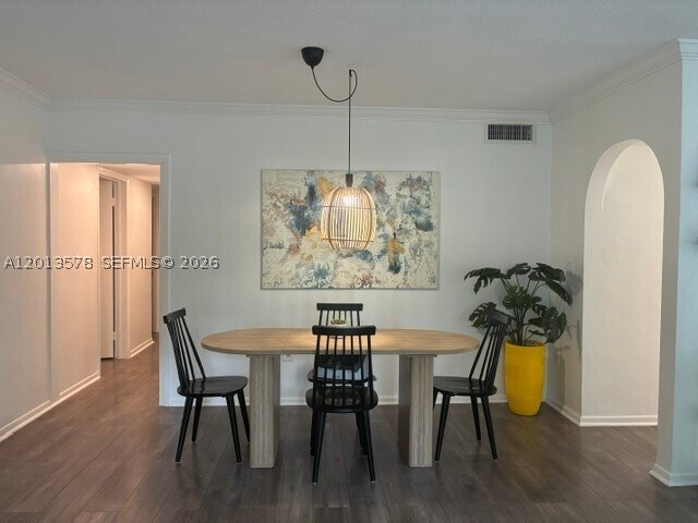 Building Photo - 517 Menendez Ave