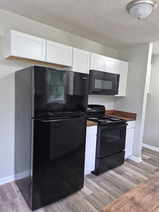 Foto del edificio - NEW LISTING!