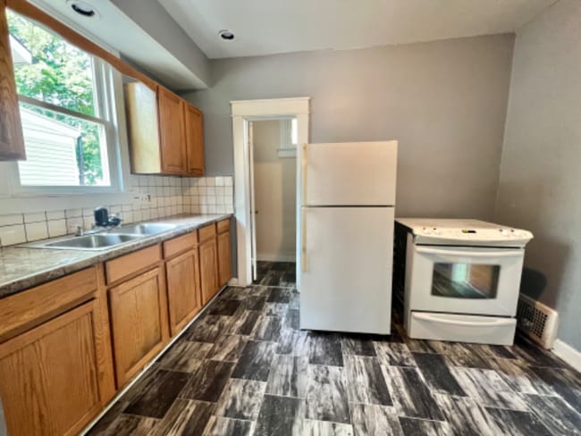 Building Photo - 2 Wildwood Ave