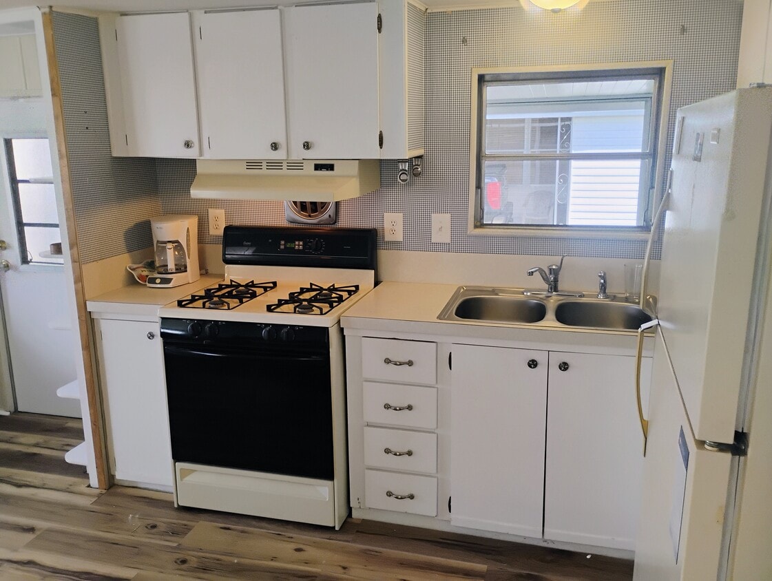 Foto del edificio - 37112 Sandra Ave