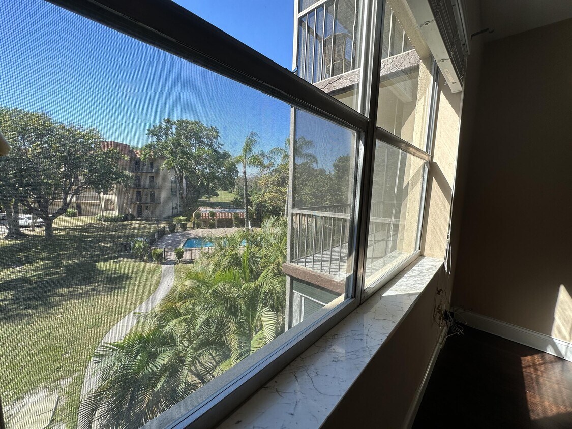 Foto principal - 5961 N Falls Cir Dr