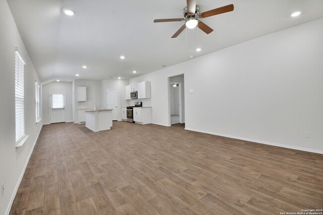 Foto del edificio - Like New in Von Ormy!!!