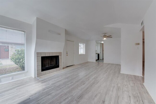 Building Photo - 8026 Sands Point Dr