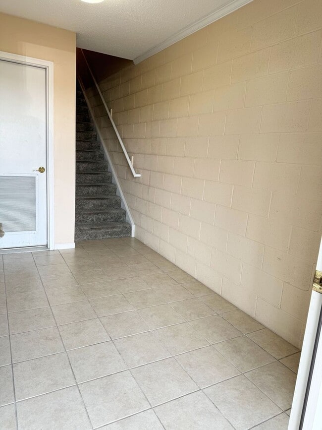 Building Photo - Contemporary Condo with River Views in Historic Marietta!