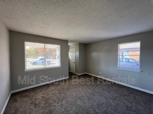 Building Photo - 2416 Charjean Cove