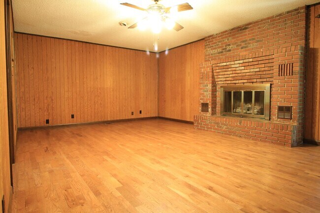 Foto del edificio - Spacious 3/2 in Quail Valley Subdivision