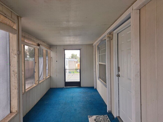 Foto del edificio - Newly refurbished 2 bedroom 1 Bath fully fenced manufactured home in Central Bullhead City.