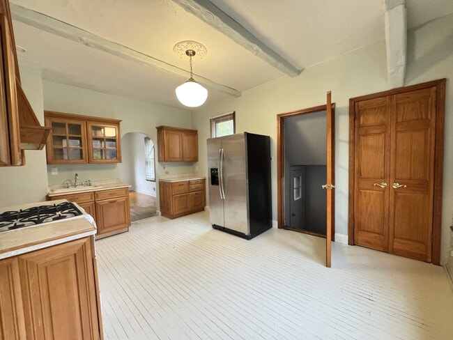 Foto del edificio - 365 E Schiller St