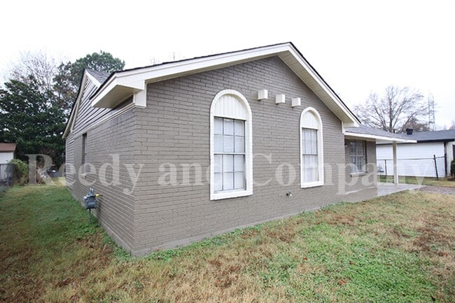 Foto del edificio - 3777 McCain Rd