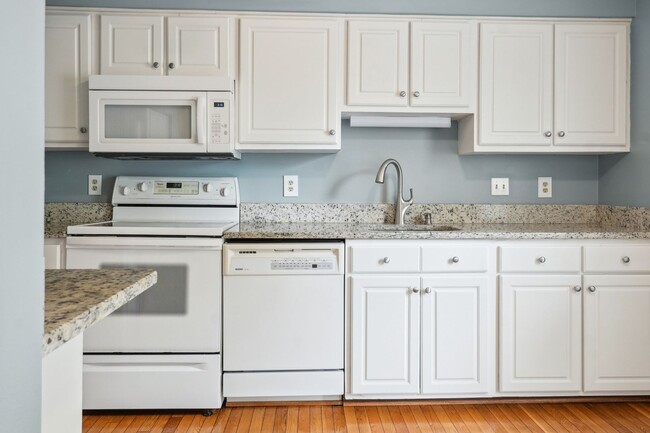 Foto del edificio - Charming Townhome for Rent in Germantown –...