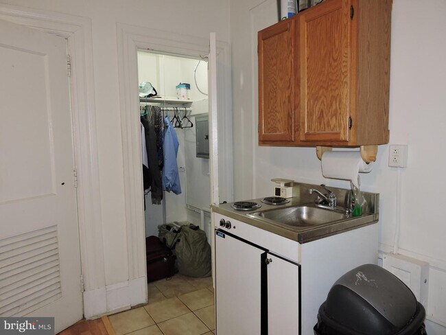 Building Photo - 1324 Locust St