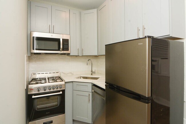 Foto del edificio - 545 W Belmont Ave