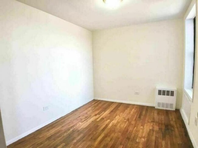 Foto del edificio - 2 bedroom in BRONX NY 10472