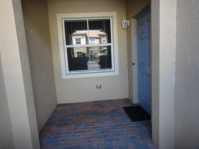 Foto del edificio - 2912 Hidden Hills Rd