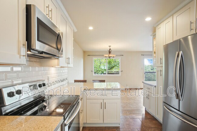 Photo - 130 Castleton Way House