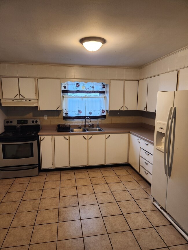 Building Photo - 306 Clifton Dr