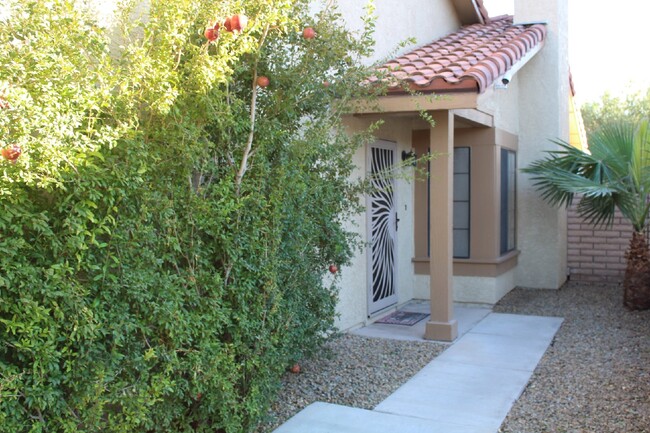 Foto del edificio - "Charming 2-Bed, 2-Bath Oasis in Las Vegas...