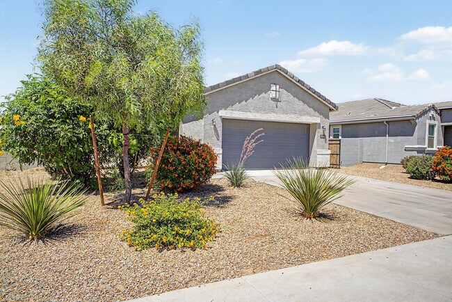 Building Photo - 1566 E Fletcher Dr