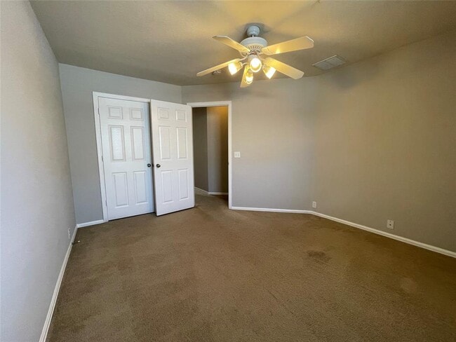 Building Photo - 208 Spruce Dr
